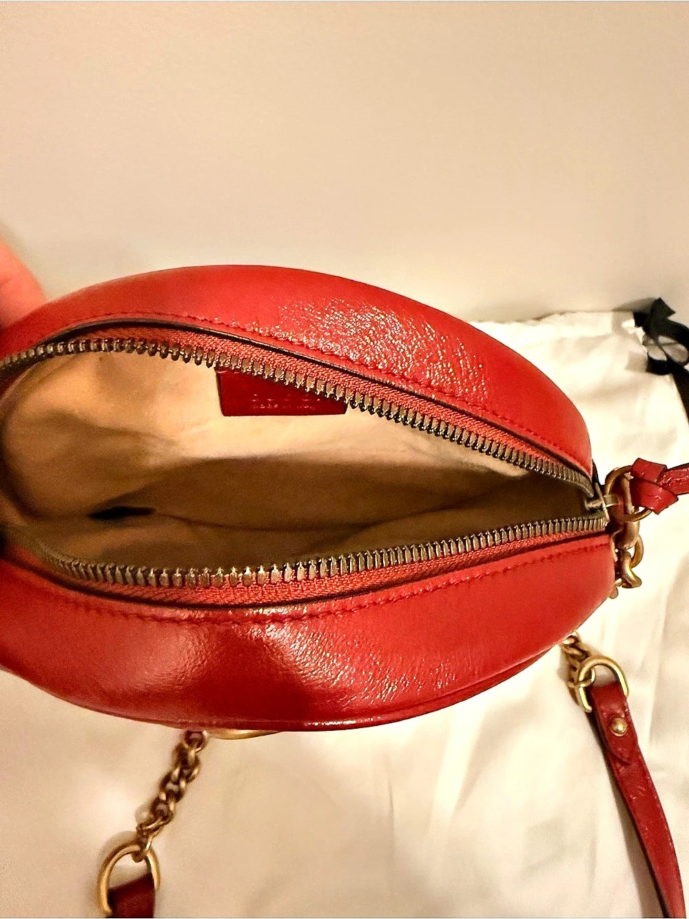 Gucci GG Marmont Round Mini Shoulder Bag Red - Picture 4 of 4
